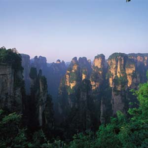 單獨(dú)成團(tuán)N線：張家界、天子山、寶峰湖、猛洞河漂流、鳳凰古城四晚五日湘西全景游