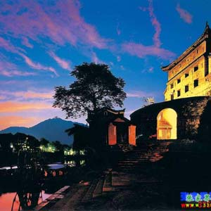 喜樂L線：天門山、張家界、袁家界、猛洞河、鳳凰古城超經(jīng)典五日游