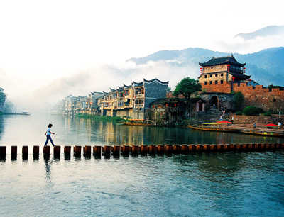 長沙往返A9線：鳳凰古城、德夯苗寨、矮寨吊索橋品質純玩兩日游