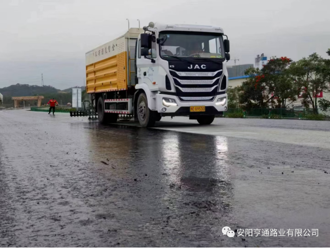 祝賀我司深汕西項(xiàng)目透層、封層試驗(yàn)段圓 滿成功